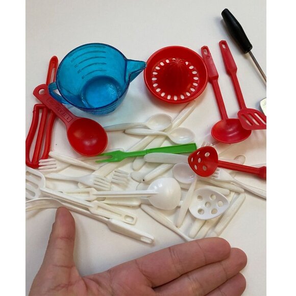 Vintage Mini Dollhouse Kitchen Accessories 80s Kids Toys Dolls Dishes - Picture 2 of 2